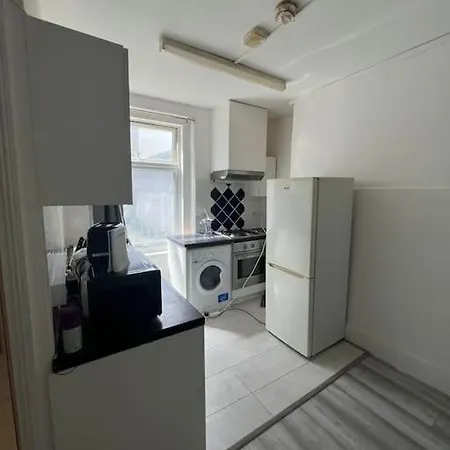 Ground Floor One Bedroom Flat Apartment London