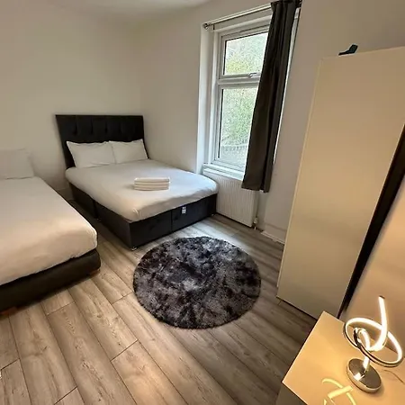 Ground Floor One Bedroom Flat Apartment *