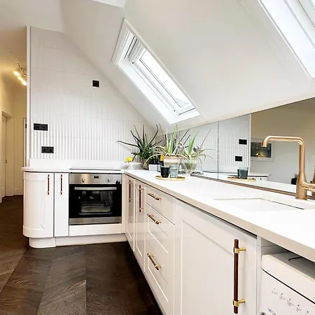 Ana's Place Near West Hampstead- 2 Double Beds, Max 4 People Apartment