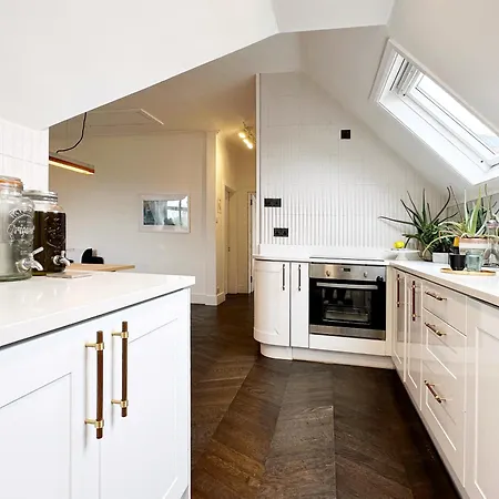 Apartment Ana's Place Near West Hampstead- 2 Double Beds, Max 4 People *
