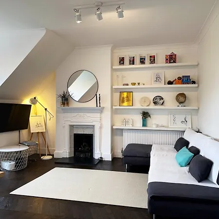 Apartment Ana's Place Near West Hampstead- 2 Double Beds, Max 4 People