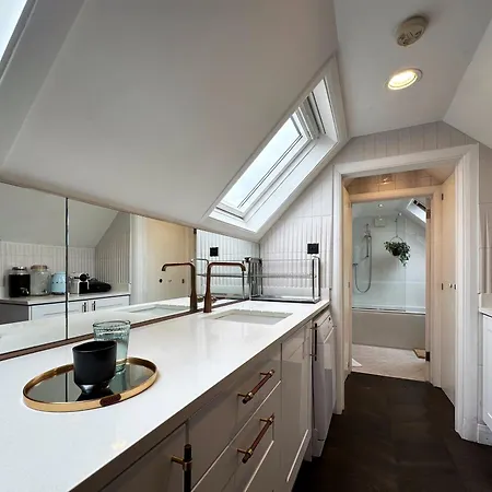 Apartment Ana's Place Near West Hampstead- 2 Double Beds, Max 4 People *