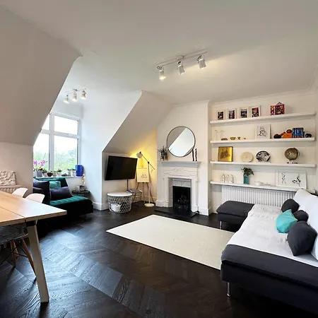 Ana's Place Near West Hampstead- 2 Double Beds, Max 4 People London