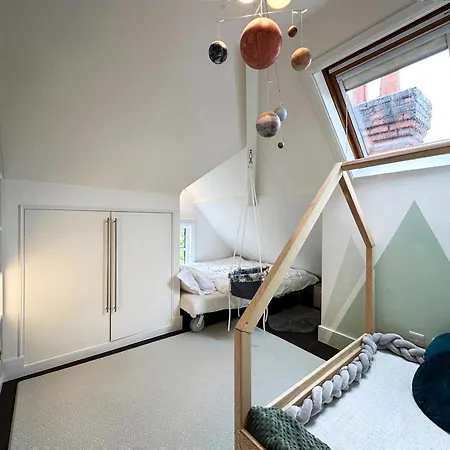 Ana's Place Near West Hampstead- 2 Double Beds, Max 4 People