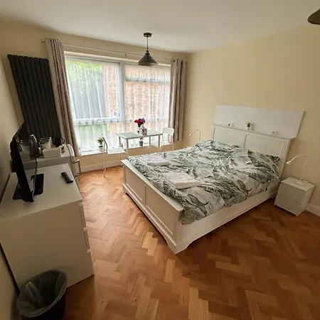 Wembley Stadium Large Double Homestay *