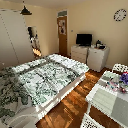 Wembley Stadium Large Double Homestay