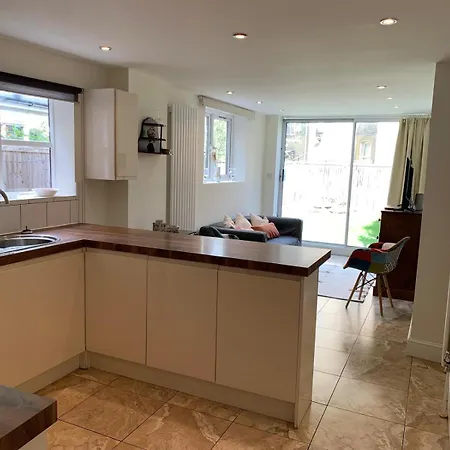 Garden Flat-nice Natural Light *