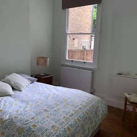 Apartment Garden Flat-nice Natural Light *