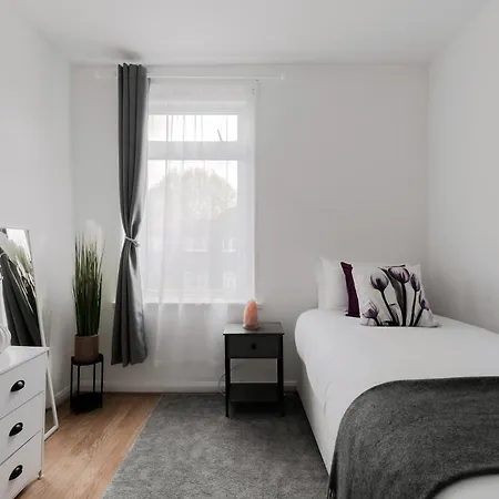 Beautiful 4-bed House With Garden In *