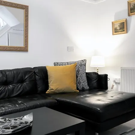 Holiday home Beautiful 4-bed House With Garden In *