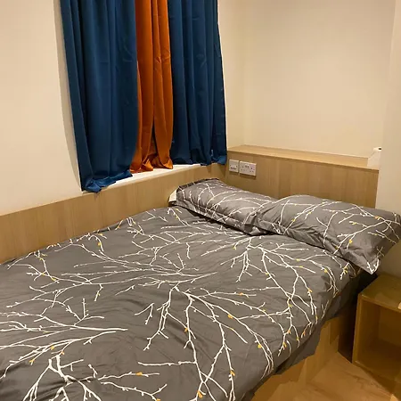 Guest house Not Very Quiet But Location London