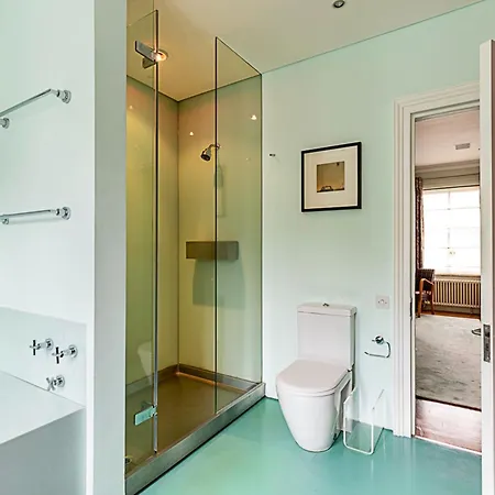 Luxe Retreat 5-bed Gem London