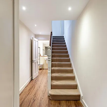 Luxe Retreat 5-bed Gem Holiday home *