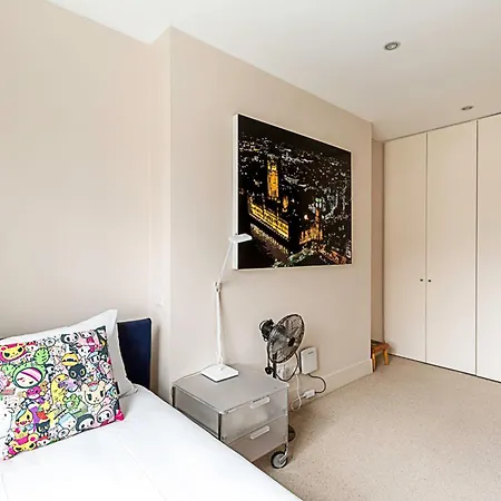 Luxe Retreat 5-bed Gem Holiday home London