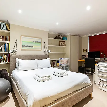 Luxe Retreat 5-bed Gem Holiday home London