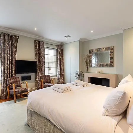 Luxe Retreat 5-bed Gem Holiday home London
