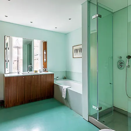 Luxe Retreat 5-bed Gem London