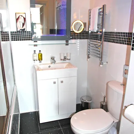 Crompton Affittacamere 4*