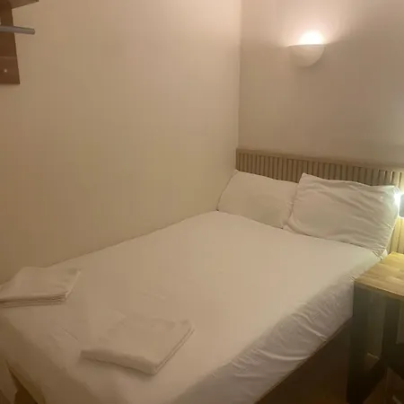 Exhibition Court 4 Hotel 2*