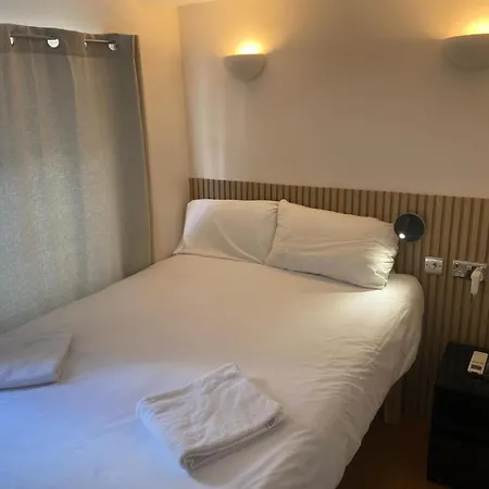 Hotel Exhibition Court 4 2*