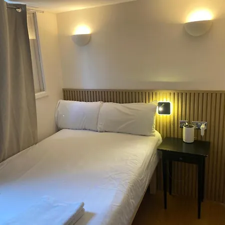 Exhibition Court 4 Hotel