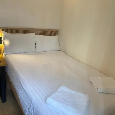 Exhibition Court 4 Hotel 2*