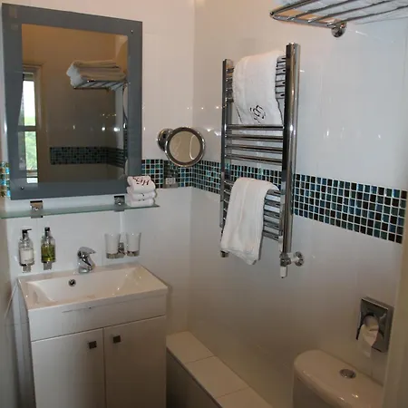 Crompton 4* Hounslow