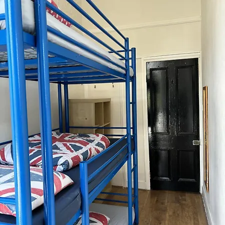 Saint Backpackers London