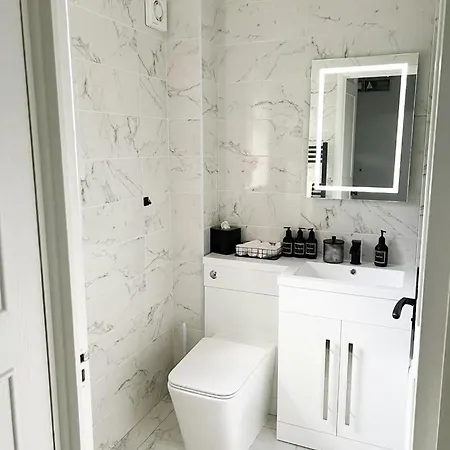 Apartment Beautiful In Beckton With Private Entrance And Garden *