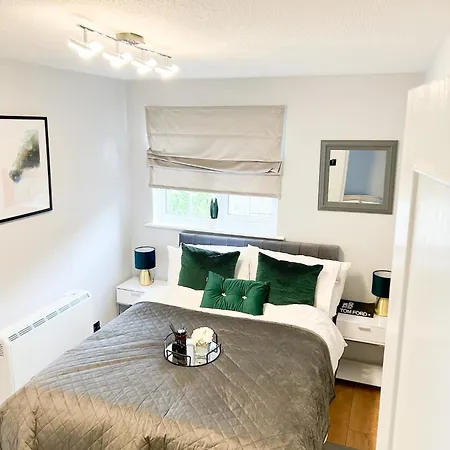 Beautiful In Beckton With Private Entrance And Garden *