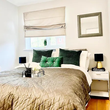 Beautiful In Beckton With Private Entrance And Garden * London