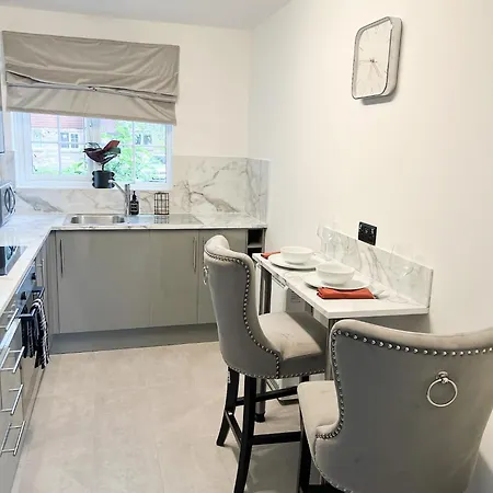 Beautiful In Beckton With Private Entrance And Garden Apartment London
