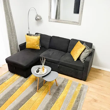 Beautiful In Beckton With Private Entrance And Garden