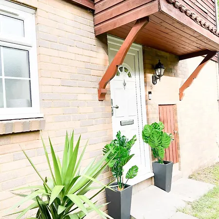Apartment Beautiful In Beckton With Private Entrance And Garden London