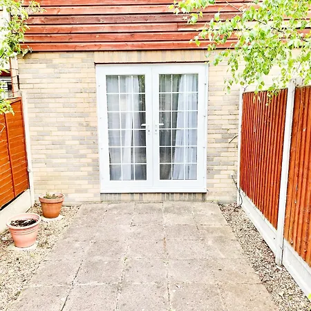 Beautiful In Beckton With Private Entrance And Garden Londres
