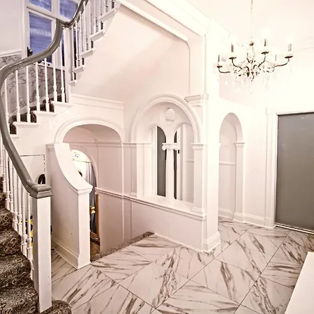 Spacious On Oxford Street 9gc Apartment *