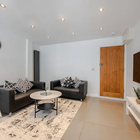 Apartment Stylish Two Bedroom By With Garden