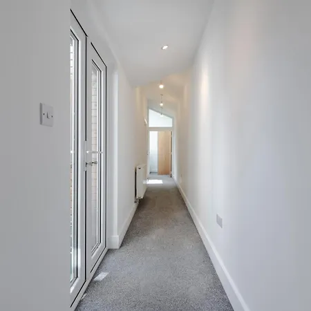 Apartment Stylish Two Bedroom By With Garden *
