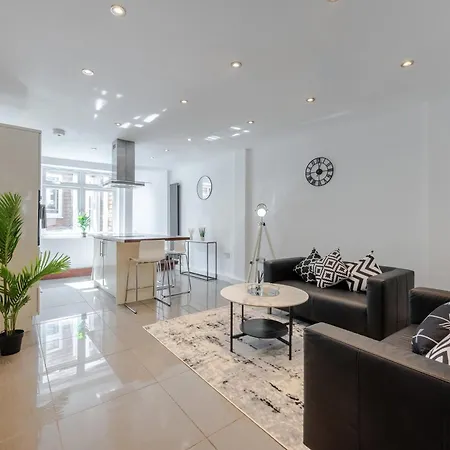 Apartment Stylish Two Bedroom By With Garden *