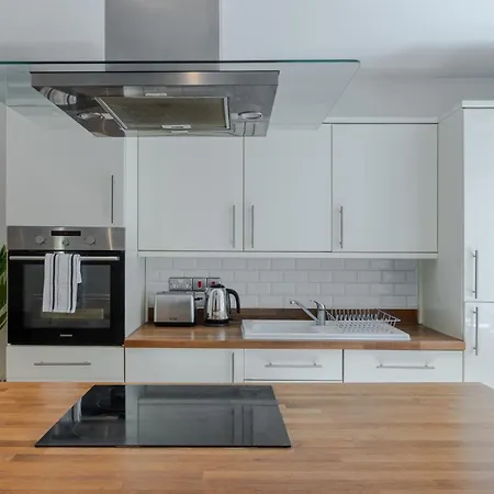 Stylish Two Bedroom By With Garden * London