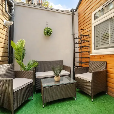 Apartment Stylish Two Bedroom By With Garden *
