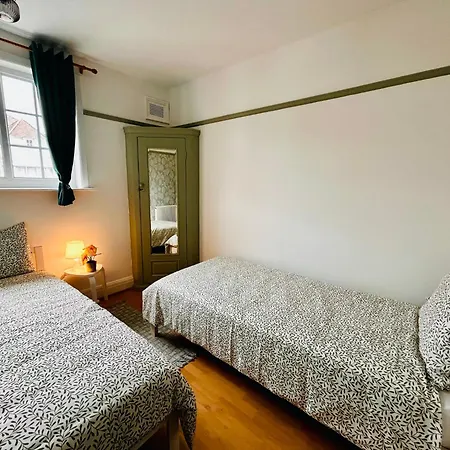 Rest Boutique Golders Apartment *