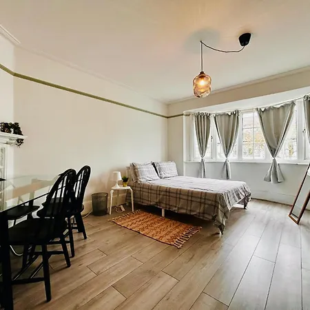 Rest Boutique Golders Apartment London