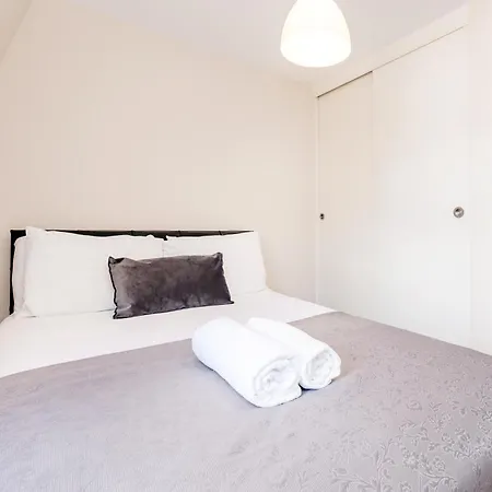 Paddington Modern Apartment London