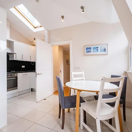 Paddington Modern Apartment London