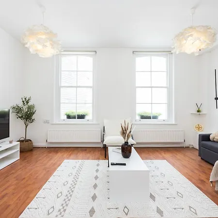 Spacious 1 Bedroom Bridge