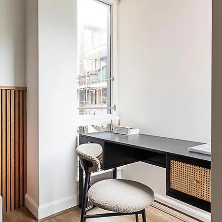 Stylish And Sleek East Retreat Apartment London
