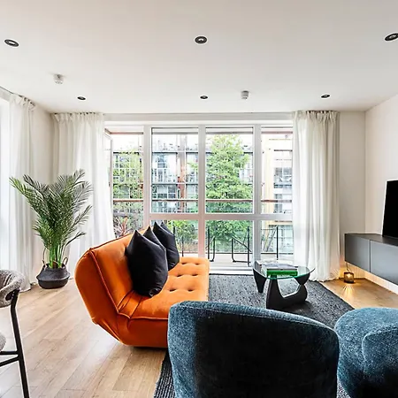 Apartment Stylish And Sleek East Retreat