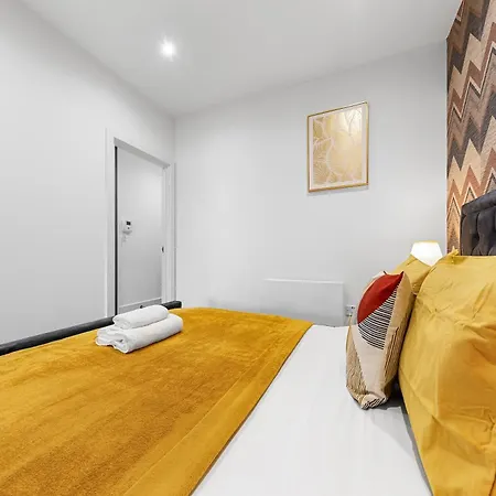 Stylish One Bedroom Flat - Sleeps 5 - Near Heathrow - Ub3 Apartment *