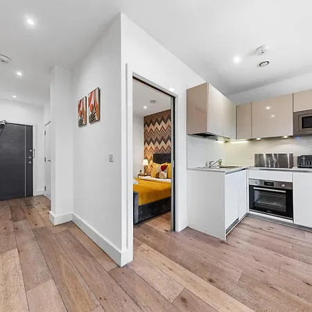 Stylish One Bedroom Flat - Sleeps 5 - Near Heathrow - Ub3 Apartment *